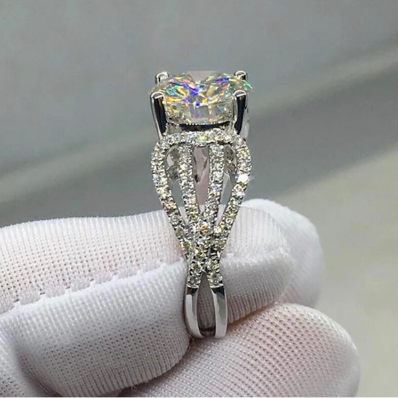 New simulated round solitaire pave diamond ring - Picture 2 of 6